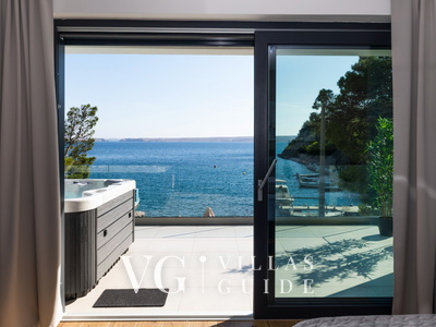 Villa Palazzo Maestral pool&beachfront&whirpool