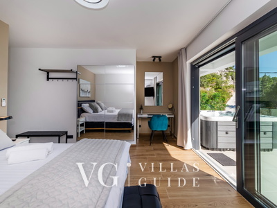 Villa Palazzo Maestral pool&beachfront&whirpool