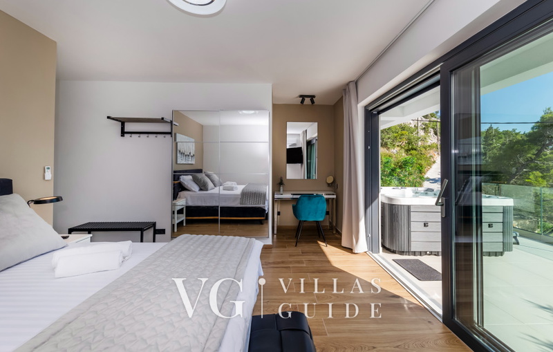 Villa Palazzo Maestral pool&beachfront&whirpool