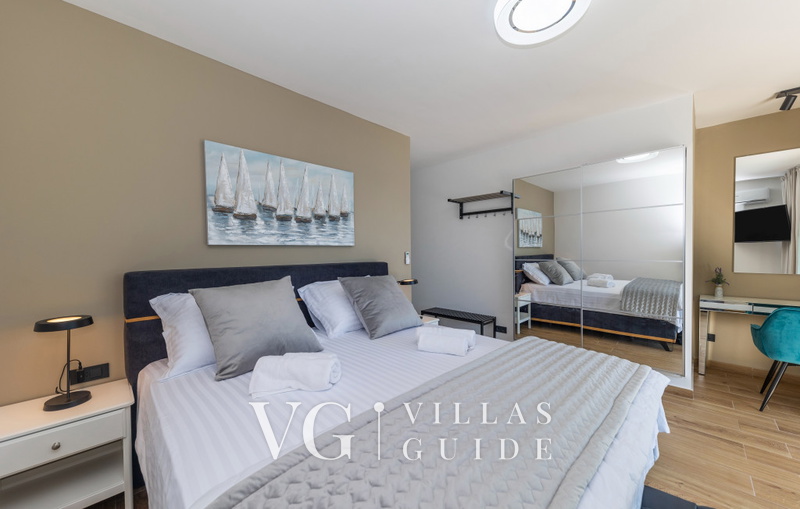 Villa Palazzo Maestral pool&beachfront&whirpool Bedroom