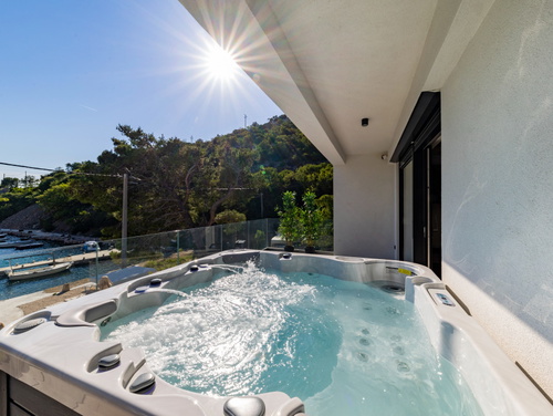 Villa Palazzo Maestral pool&beachfront&whirpool