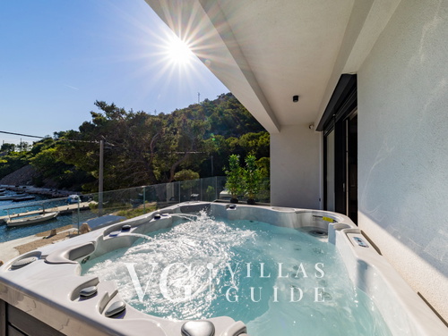 Villa Palazzo Maestral pool&beachfront&whirpool