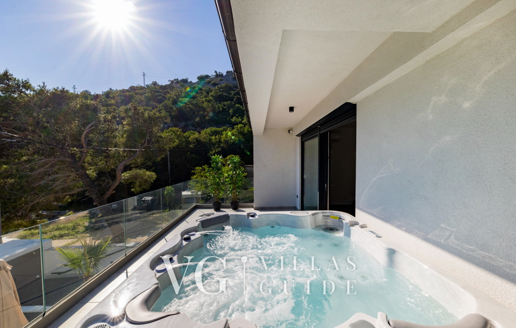 Villa Palazzo Maestral pool&beachfront&whirpool wellness