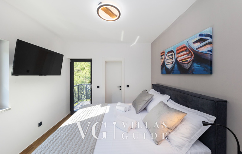 Villa Palazzo Maestral pool&beachfront&whirpool Bedroom