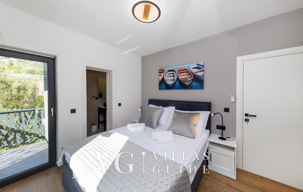 Villa Palazzo Maestral pool&beachfront&whirpool Bedroom