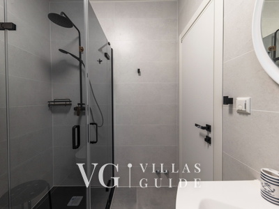 Villa Palazzo Maestral pool&beachfront&whirpool Kupaonica