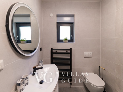 Villa Palazzo Maestral pool&beachfront&whirpool Kupaonica