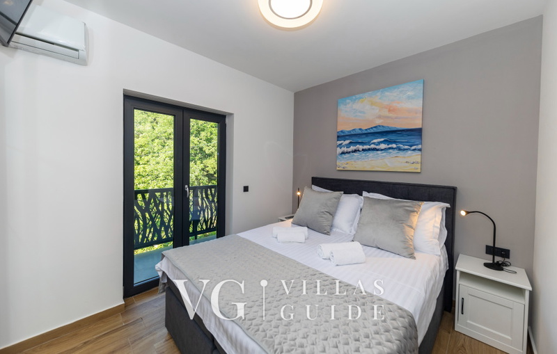 Villa Palazzo Maestral pool&beachfront&whirpool Bedroom