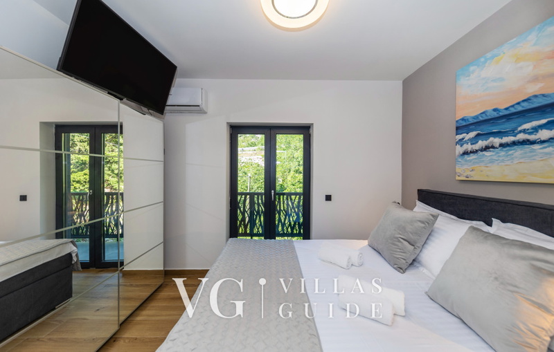 Villa Palazzo Maestral pool&beachfront&whirpool Bedroom