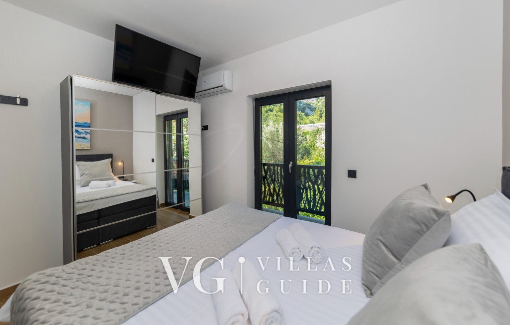 Villa Palazzo Maestral pool&beachfront&whirpool Bedroom