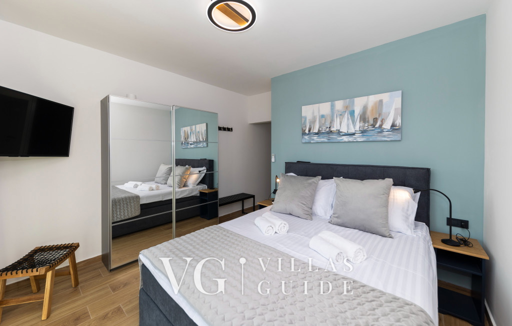 Villa Palazzo Maestral pool&beachfront&whirpool Bedroom