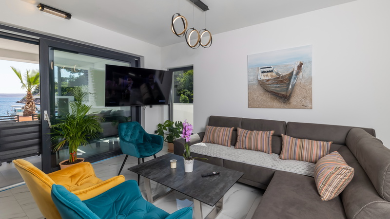 Villa Palazzo Maestral with pool&whirpool&beachfront