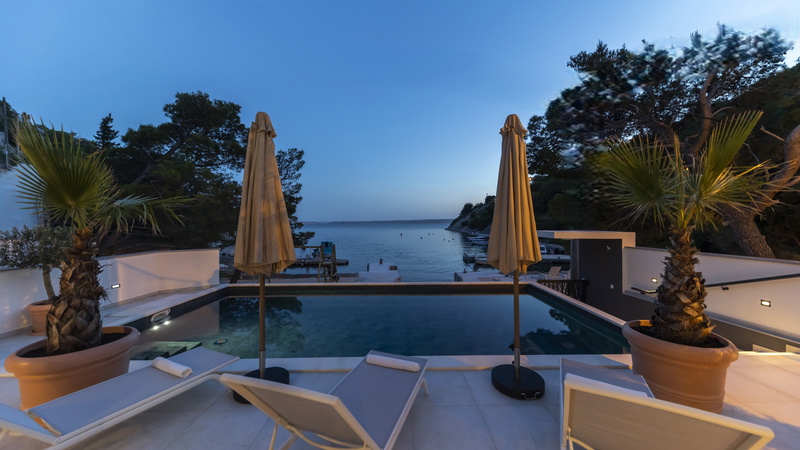 Villa Palazzo Maestral with pool&whirpool&beachfront