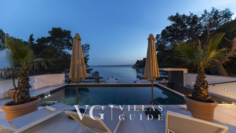 Villa Palazzo Maestral with pool&whirpool&beachfront Pool