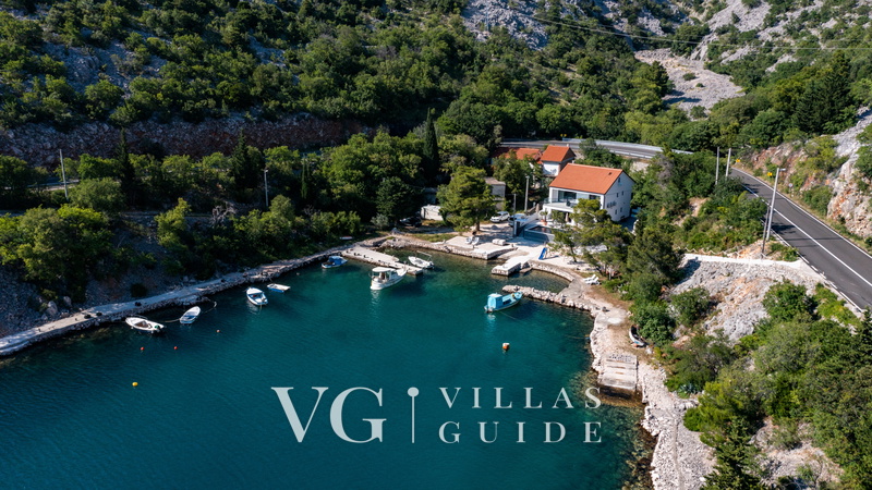 Villa Palazzo Maestral with pool&whirpool&beachfront