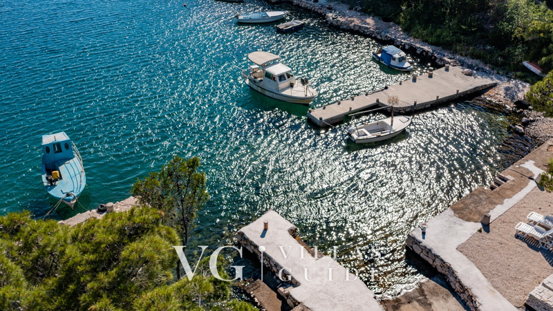 Villa Palazzo Maestral with pool&whirpool&beachfront micro_location