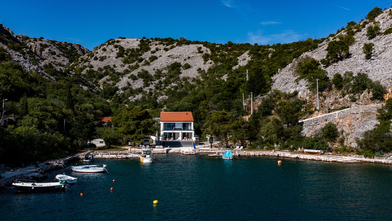 Villa Palazzo Maestral with pool&whirpool&beachfront