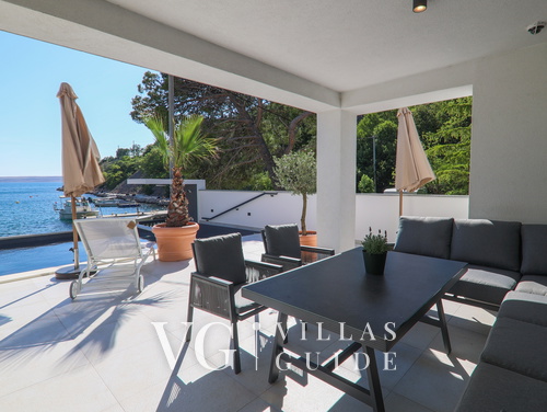 Villa Palazzo Maestral with pool&whirpool&beachfront