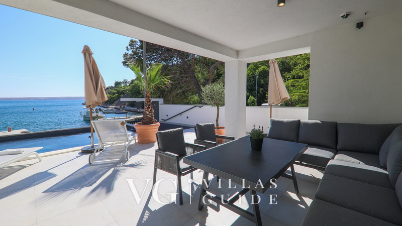 Villa Palazzo Maestral with pool&whirpool&beachfront