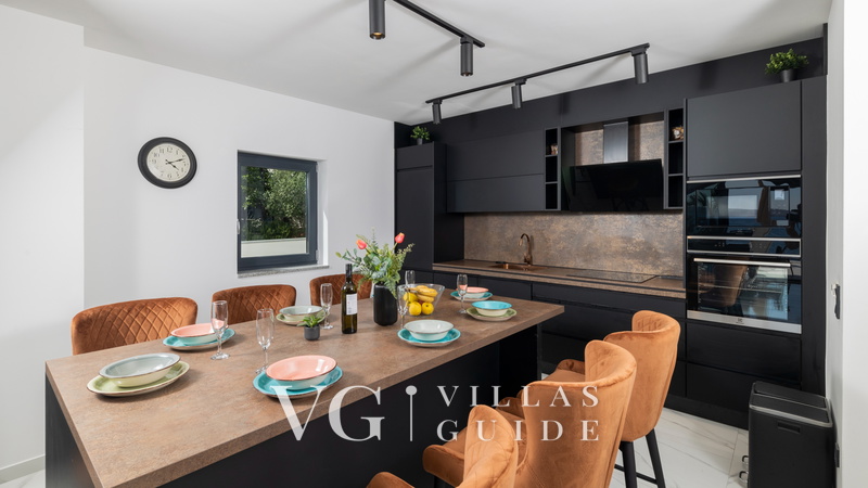 Villa Palazzo Maestral with pool&whirpool&beachfront Küche