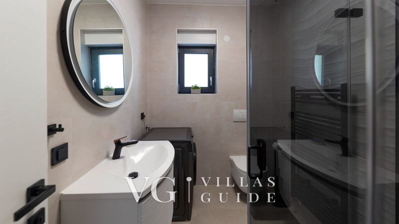 Villa Palazzo Maestral with pool&whirpool&beachfront Badezimmer