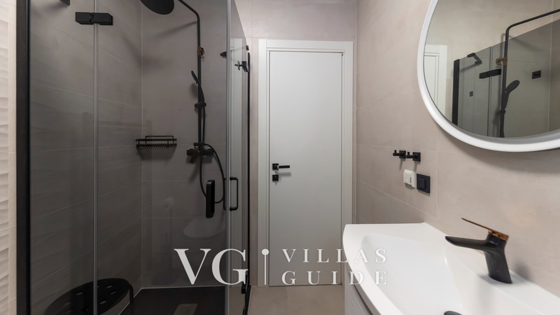 Villa Palazzo Maestral with pool&whirpool&beachfront Badezimmer