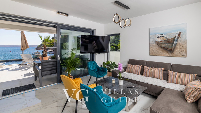 Villa Palazzo Maestral with pool&whirpool&beachfront Wohnzimmer