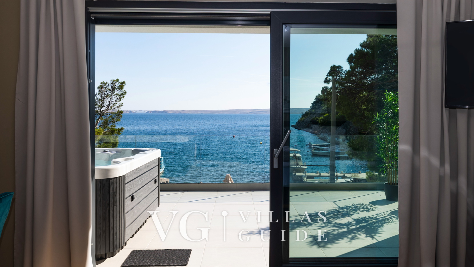 Villa Palazzo Maestral with pool&whirpool&beachfront Schlafzimmer