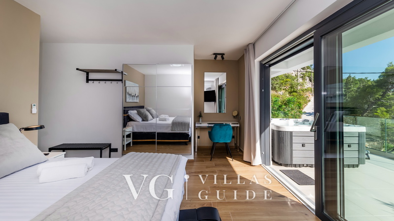 Villa Palazzo Maestral with pool&whirpool&beachfront