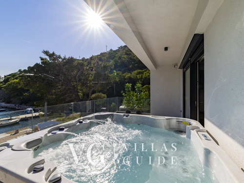 Villa Palazzo Maestral with pool&whirpool&beachfront