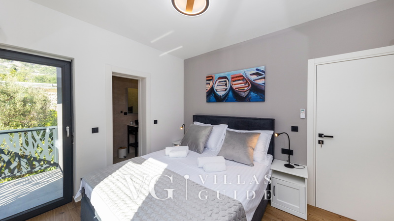 Villa Palazzo Maestral with pool&whirpool&beachfront Schlafzimmer