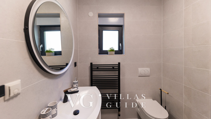 Villa Palazzo Maestral with pool&whirpool&beachfront Badezimmer