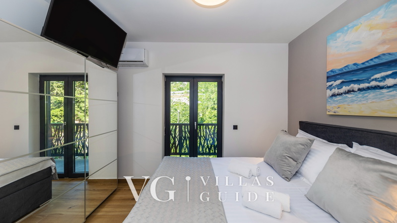 Villa Palazzo Maestral with pool&whirpool&beachfront Schlafzimmer