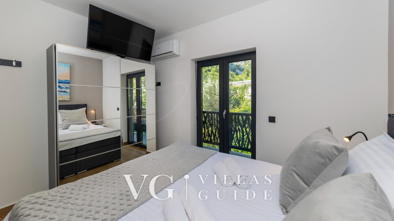 Villa Palazzo Maestral with pool&whirpool&beachfront Schlafzimmer