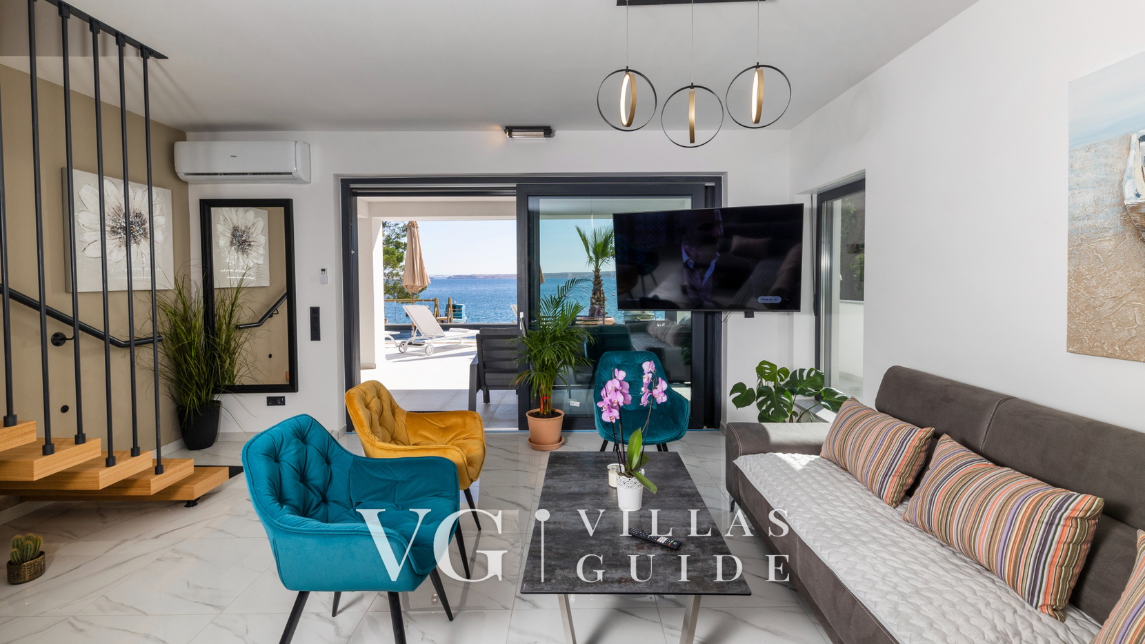 Villa Palazzo Maestral with pool&whirpool&beachfront Wohnzimmer