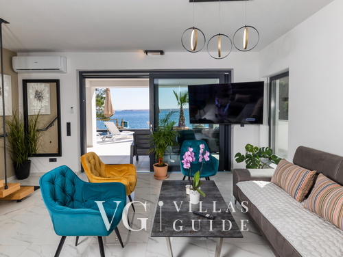 Villa Palazzo Maestral with pool&whirpool&beachfront