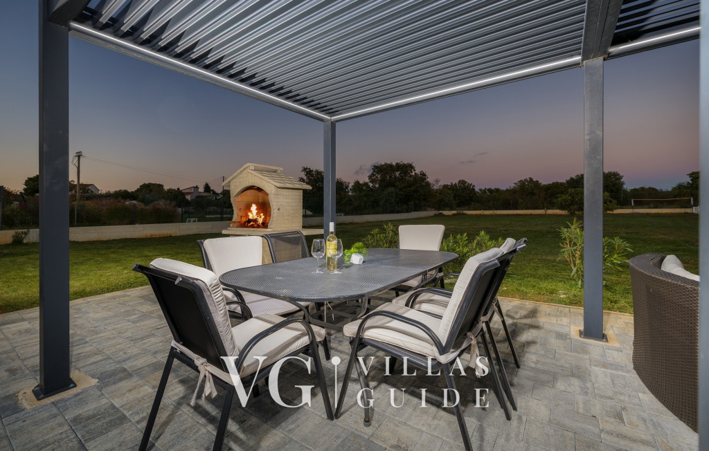 Vila Viktoria Garden and property exterior