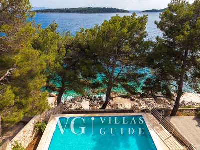 Waterfront Villa Dora Piscina