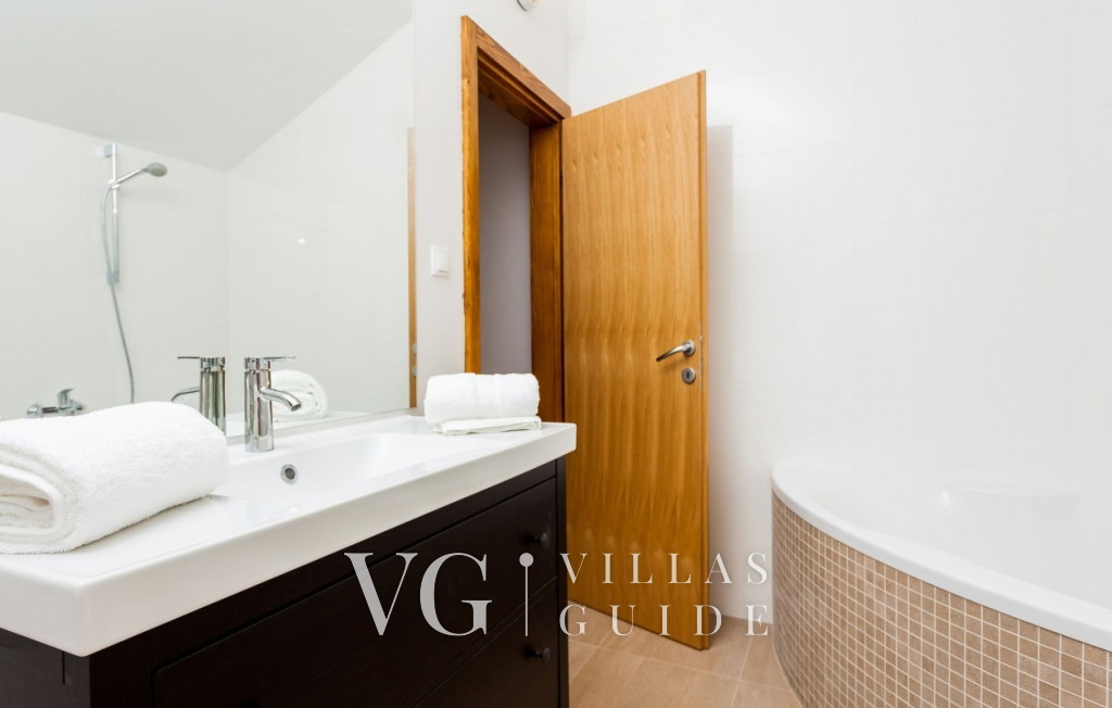 Waterfront Villa Dora Bagno