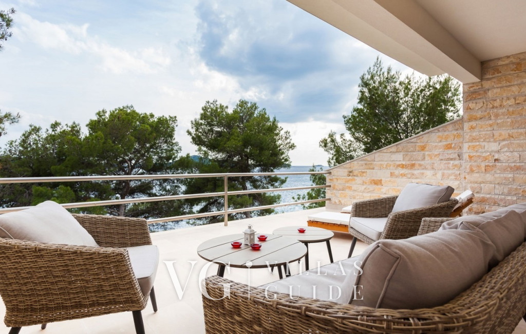 Waterfront Villa Dora