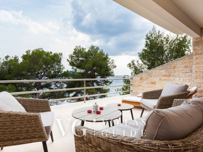 Waterfront Villa Dora Altro