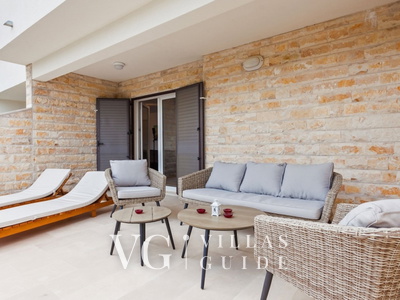 Waterfront Villa Dora Altro