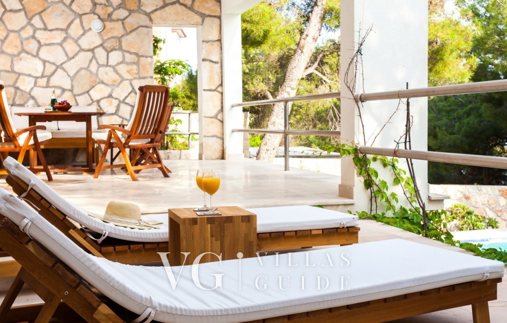 Waterfront Villa Dora Altro