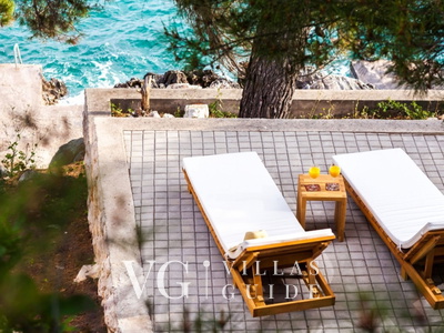 Waterfront Villa Dora Altro