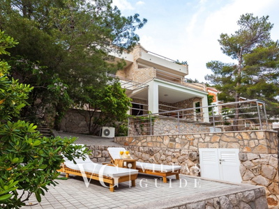 Waterfront Villa Dora Altro