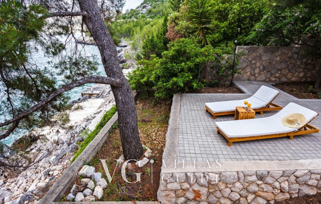 Waterfront Villa Dora Altro