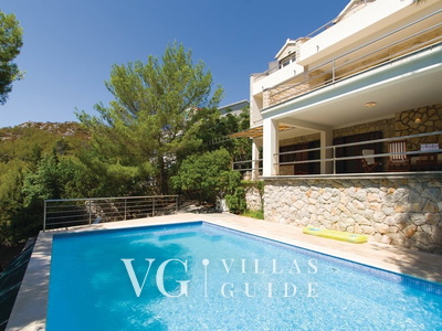 Waterfront Villa Dora