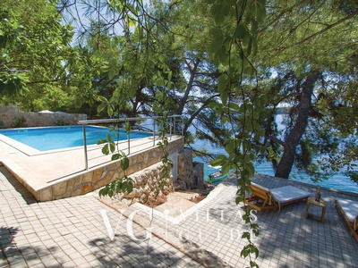 Waterfront Villa Dora