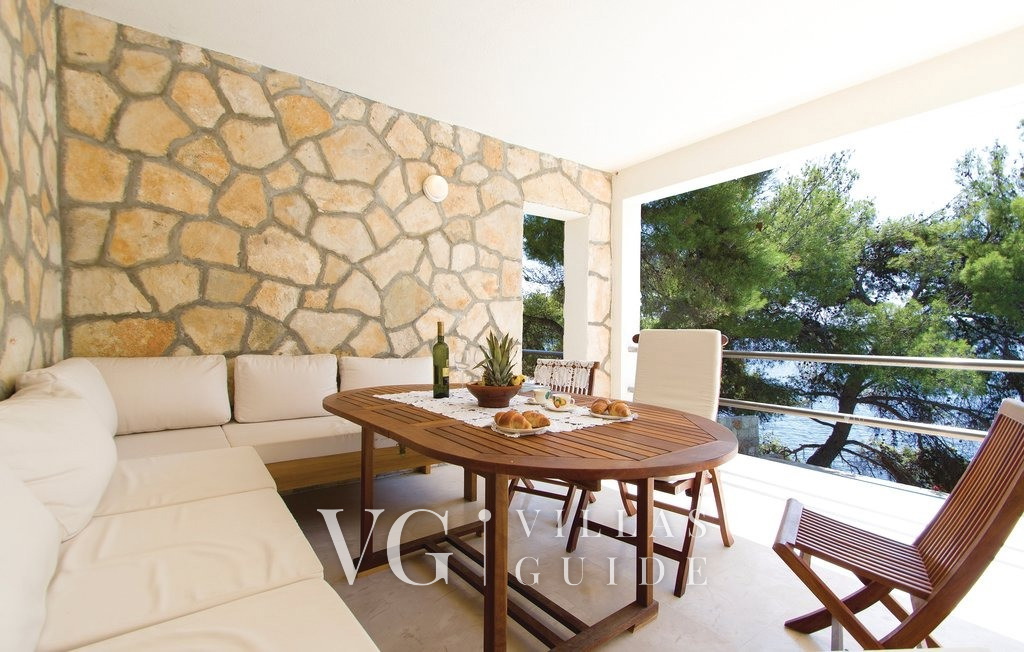 Waterfront Villa Dora Altro