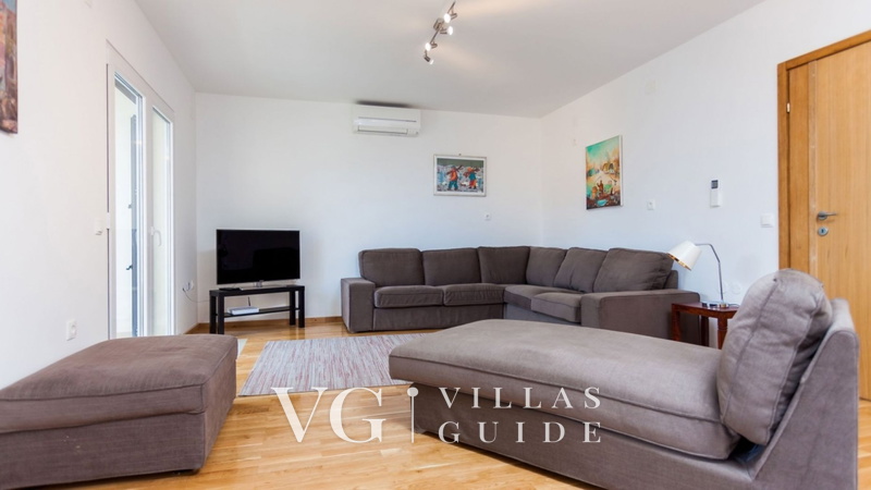 Waterfront Villa Dora